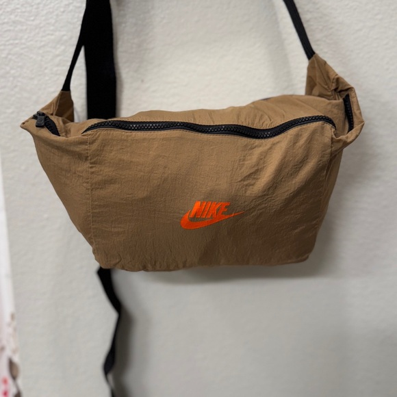 Women's Sports Utility 1/2-Zip Jacket
Nike Sportswear
Revolution - Picture 4 of 4